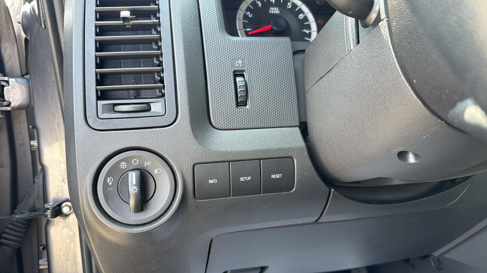 2011 Ford Escape XLT photo 17