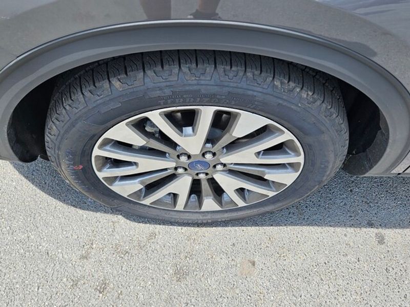 2022 Ford Escape Titanium Hybrid photo 18