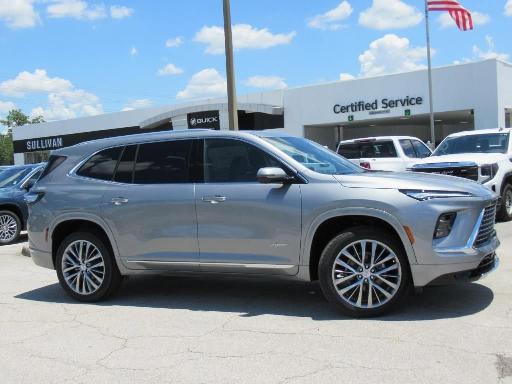 2025 Buick Enclave Avenir photo 2