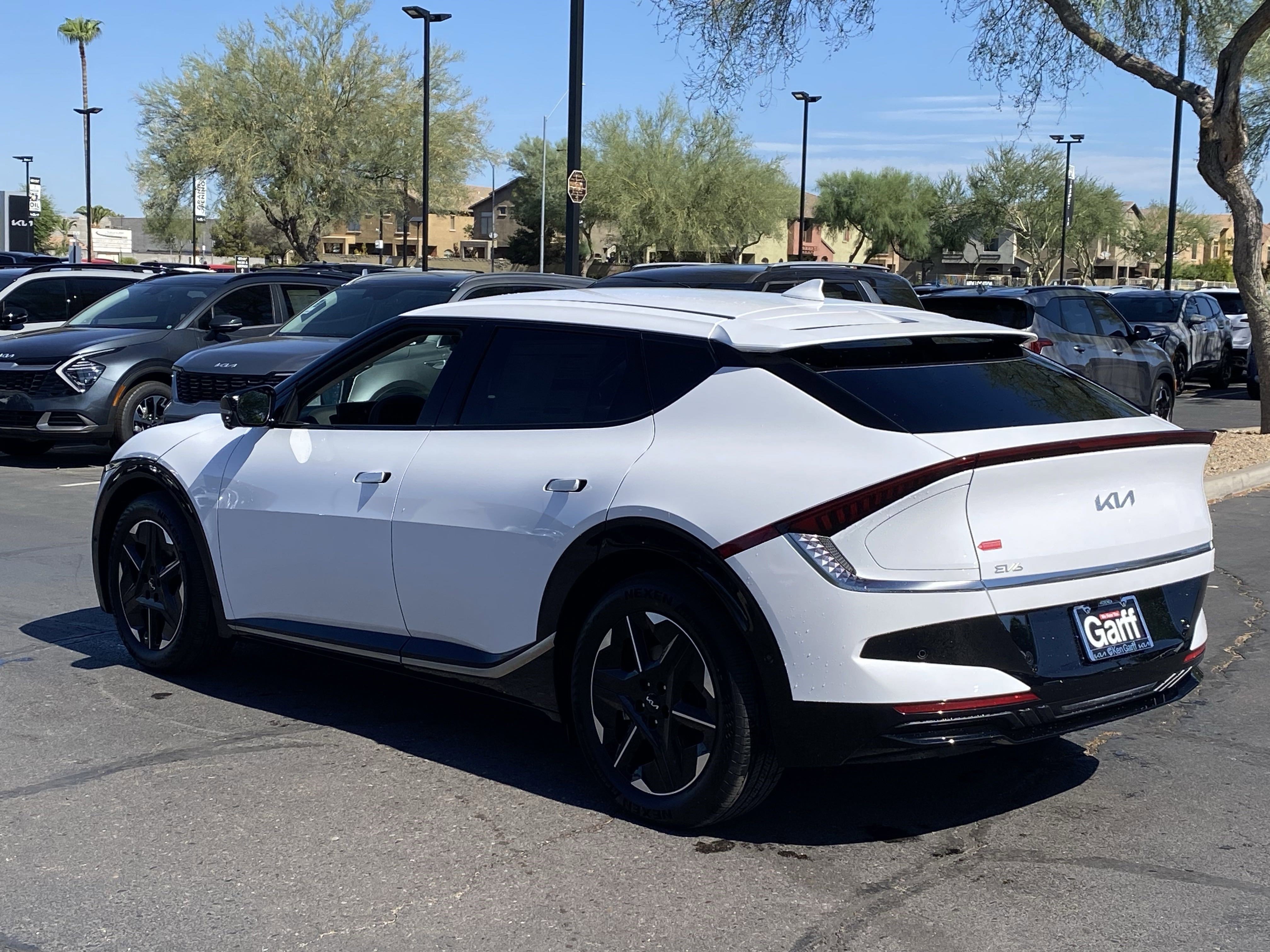 2025 Kia EV6 Wind photo 2