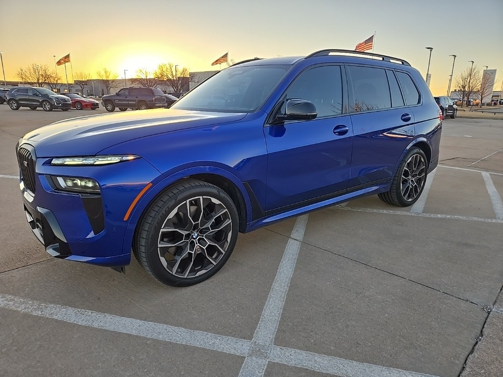 2025 BMW X7 M60i's photo