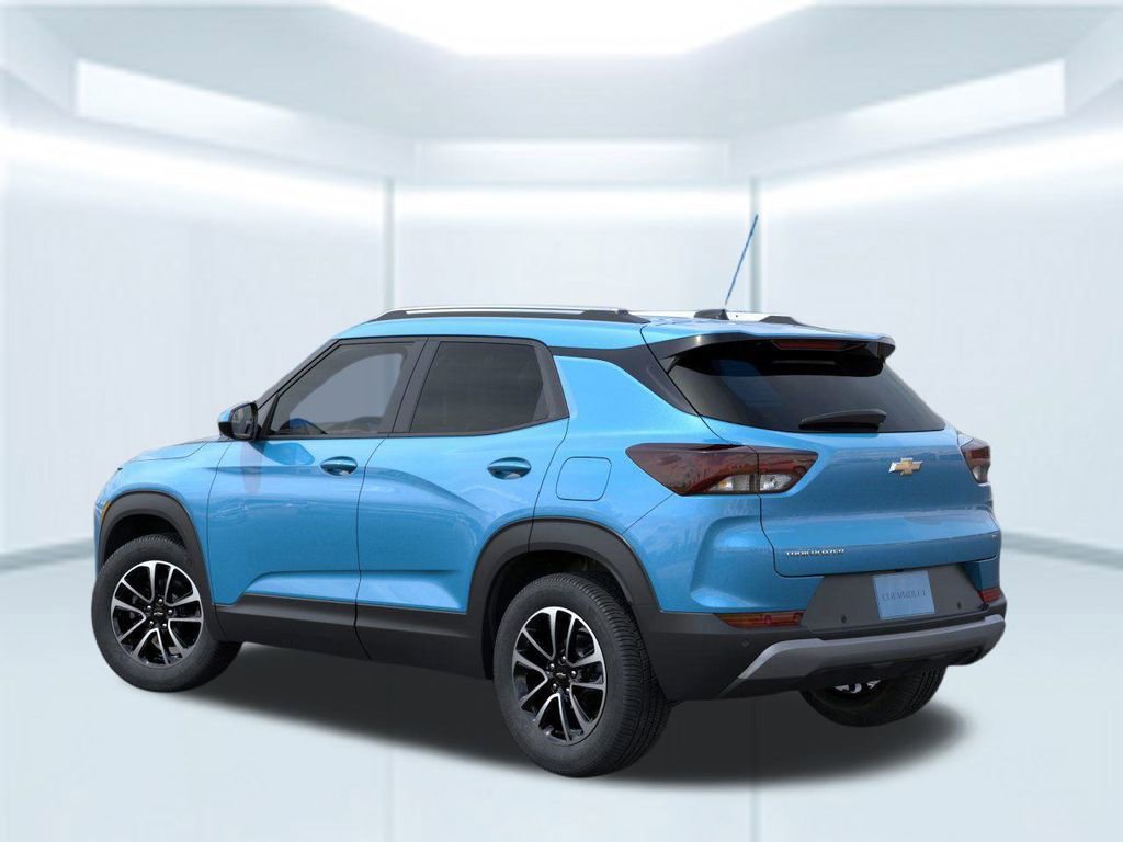 2025 Chevrolet Trailblazer LT photo 2