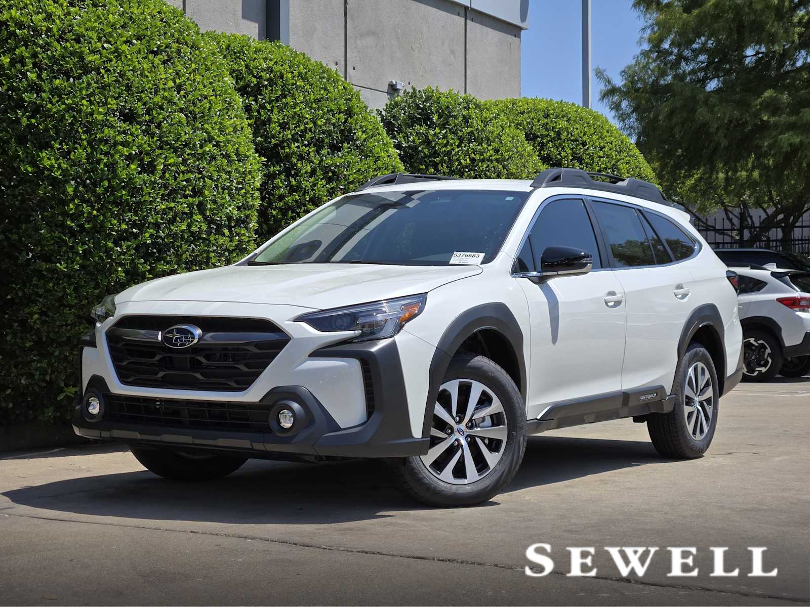 2025 Subaru Outback Premium's photo