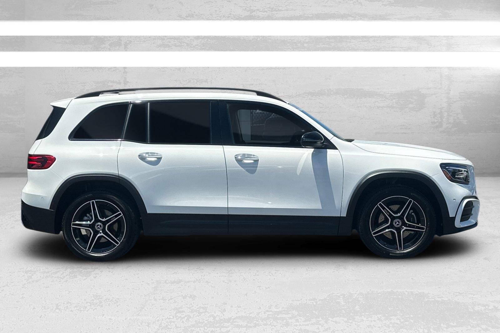 2024 Mercedes Benz GLB 250 photo 2