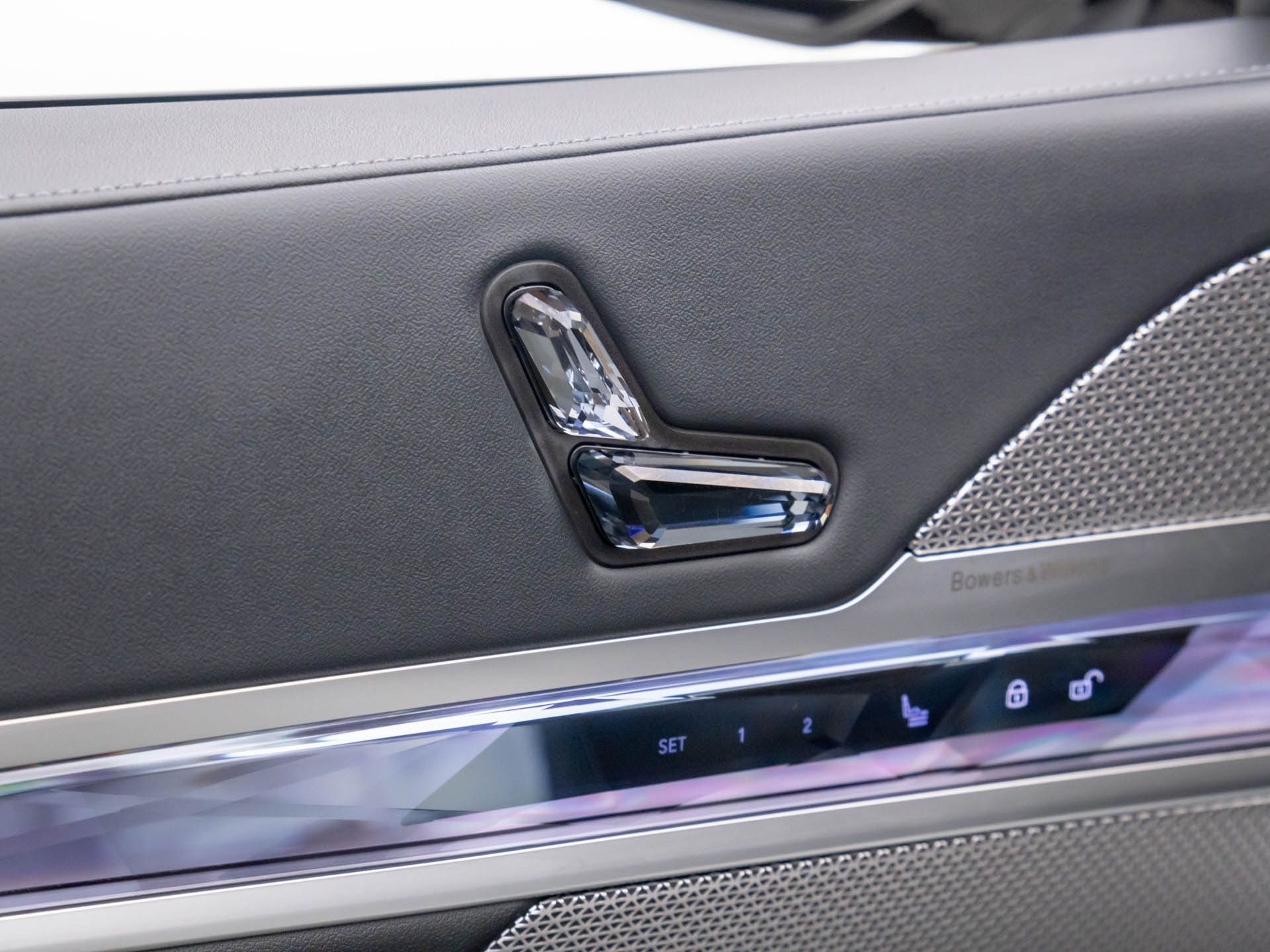 New 2025 Mineral White Metallic BMW 760i xDrive image 13