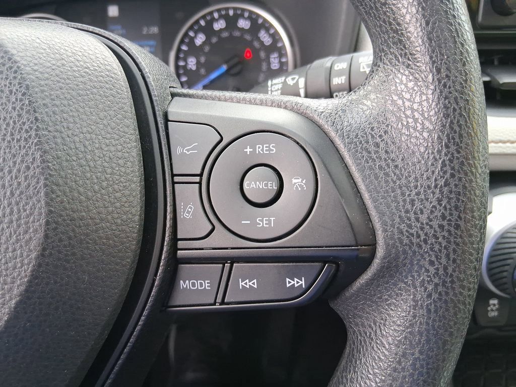 2019 Toyota RAV4 Hybrid XLE photo 31