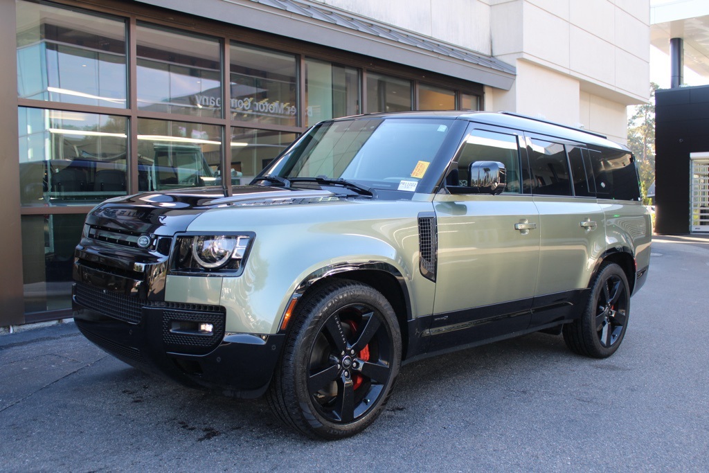 2024 Land Rover Defender X photo 2