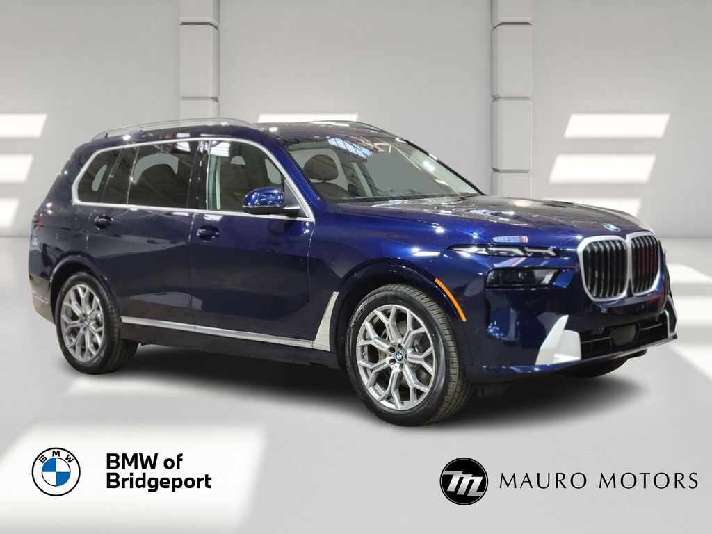 2023 BMW X7 40i's photo