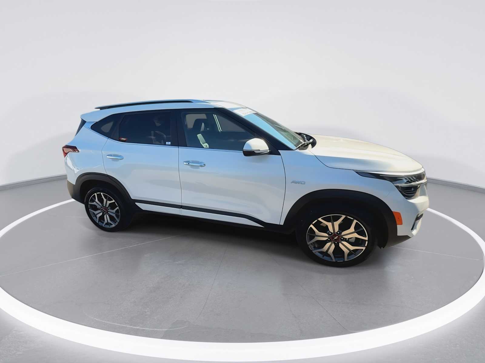 2023 Kia Seltos SX photo 2