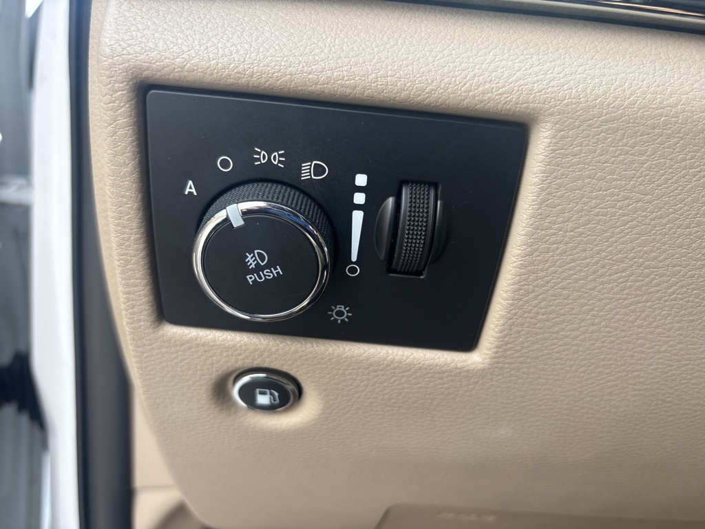 2021 Jeep Grand Cherokee Overland photo 22