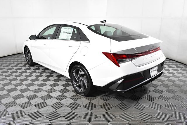 2025 Hyundai Elantra Hybrid Limited photo 3
