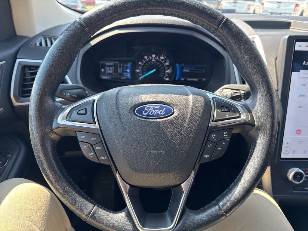 2022 Ford Edge SEL photo 12