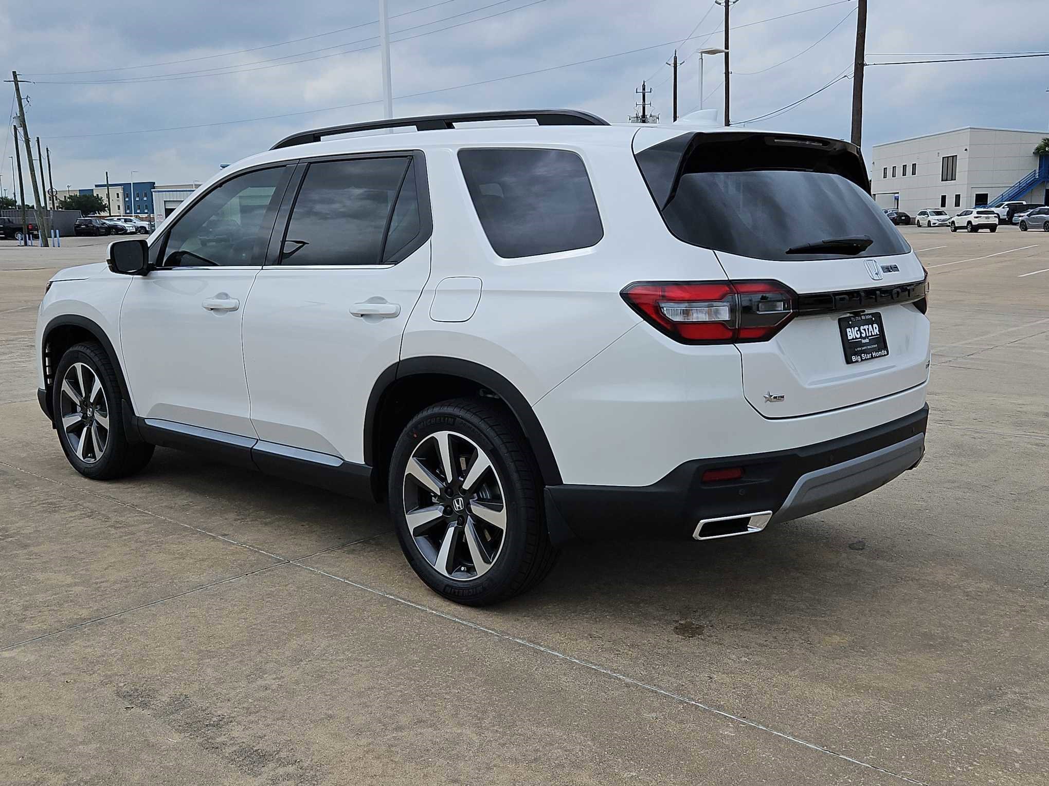 2025 Honda Pilot Touring photo 5