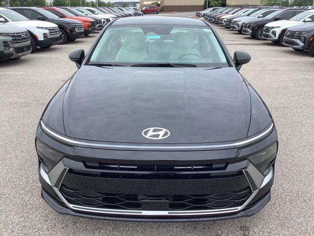 2025 Hyundai Sonata SEL photo 2
