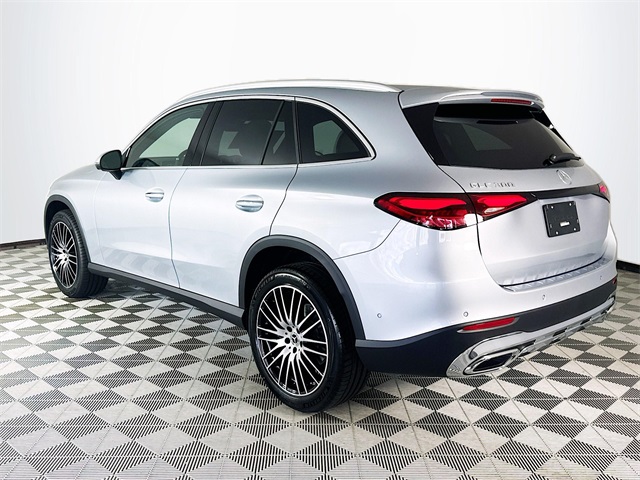 2026 Mercedes Benz GLC 300 photo 4