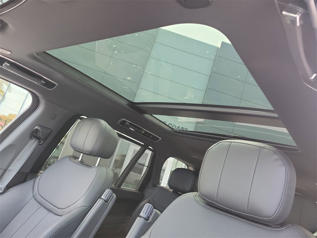 2025 Land Rover Range Rover SE photo 27