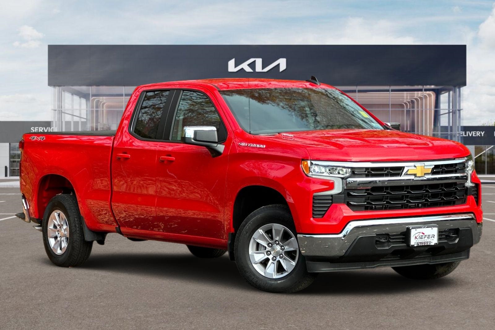 2025 Chevrolet Silverado 1500 LT photo 2