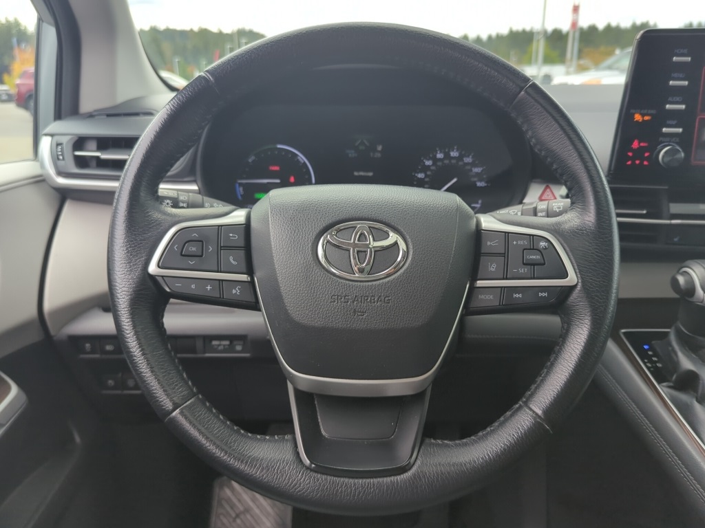2021 Toyota Sienna XLE photo 25
