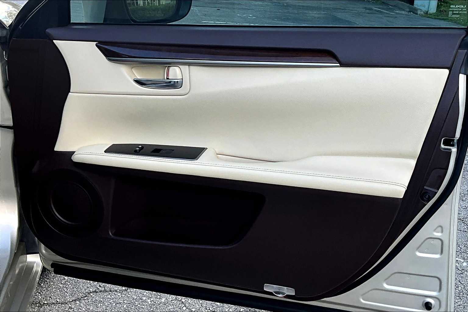2017 Lexus ES 350 photo 26