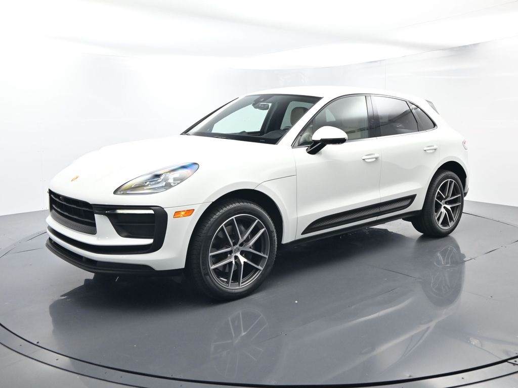 2022 Porsche Macan Base's photo