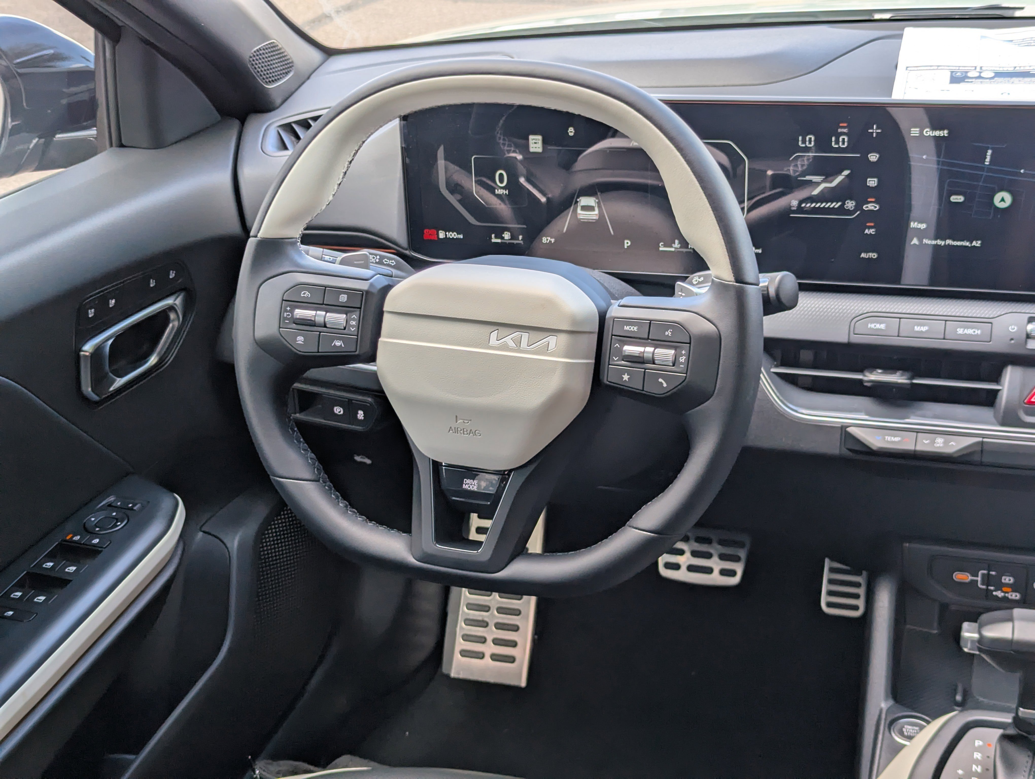 2025 Kia K4 GT-Line Turbo photo 2