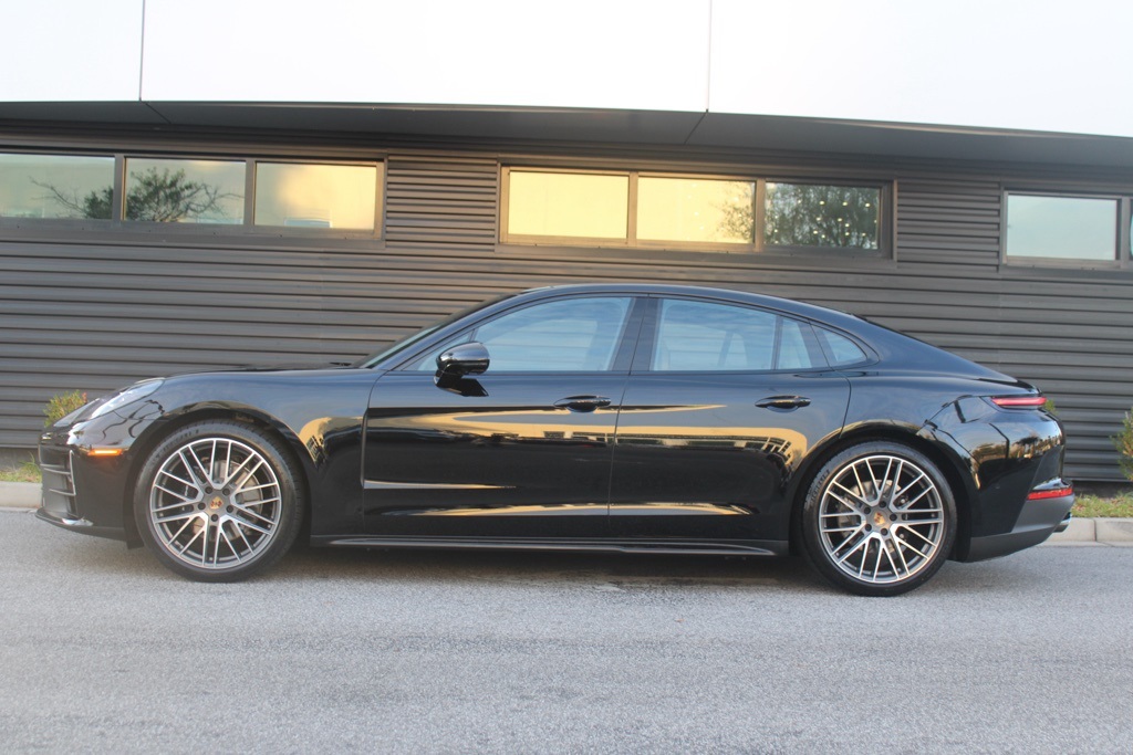 2025 Porsche Panamera Base photo 2