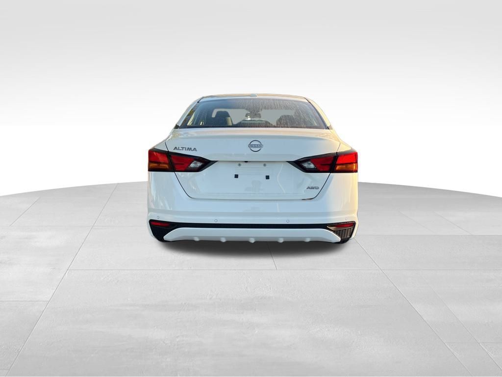 2025 Nissan Altima SV photo 3