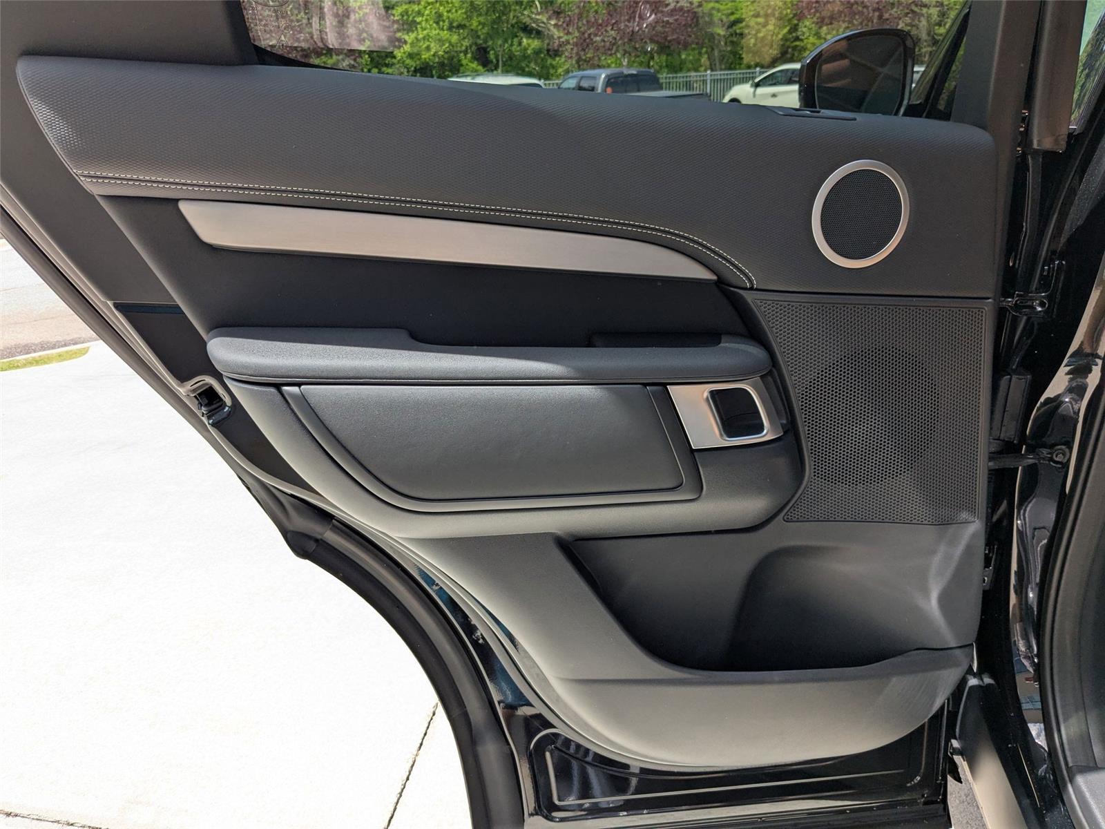 2025 Land Rover Discovery SE photo 21