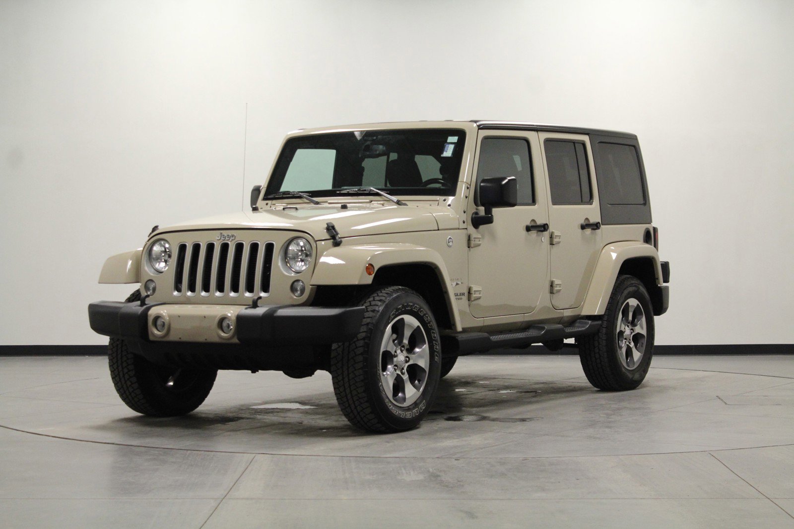 2016 Jeep Wrangler Unlimited Sahara photo 7