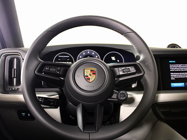 2025 Porsche Cayenne photo 16