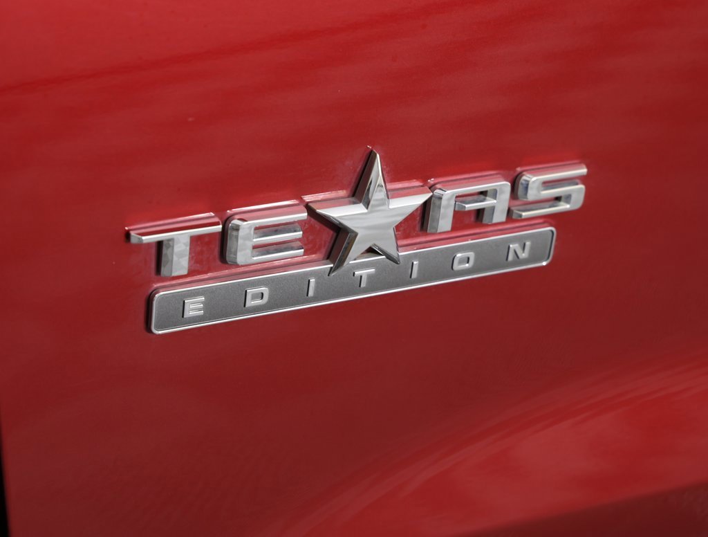 2019 Chevrolet Silverado 1500 LT photo 2