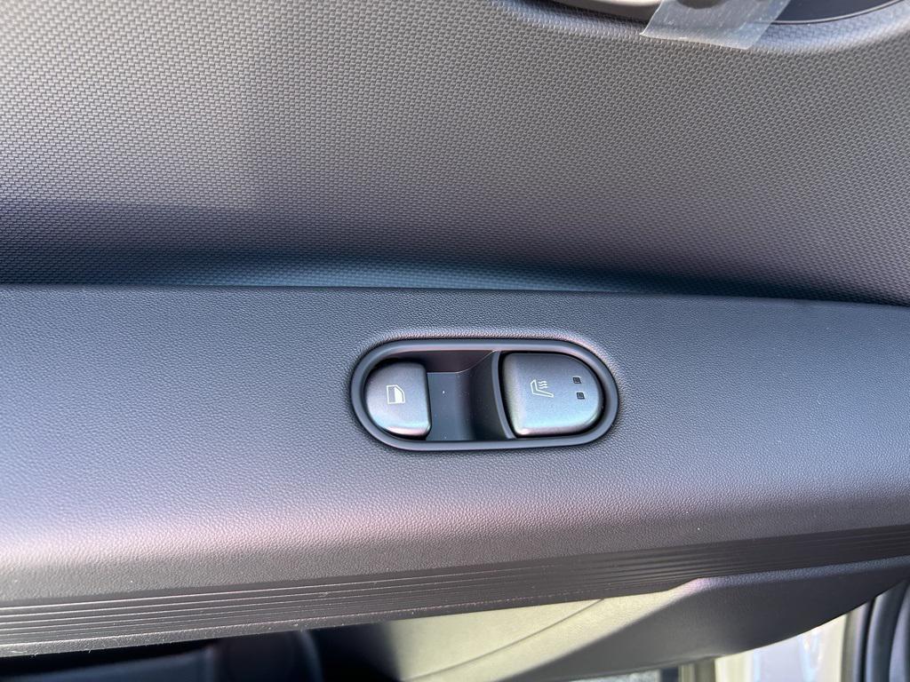 2025 Hyundai Ioniq 5 SE Standard Range photo 21