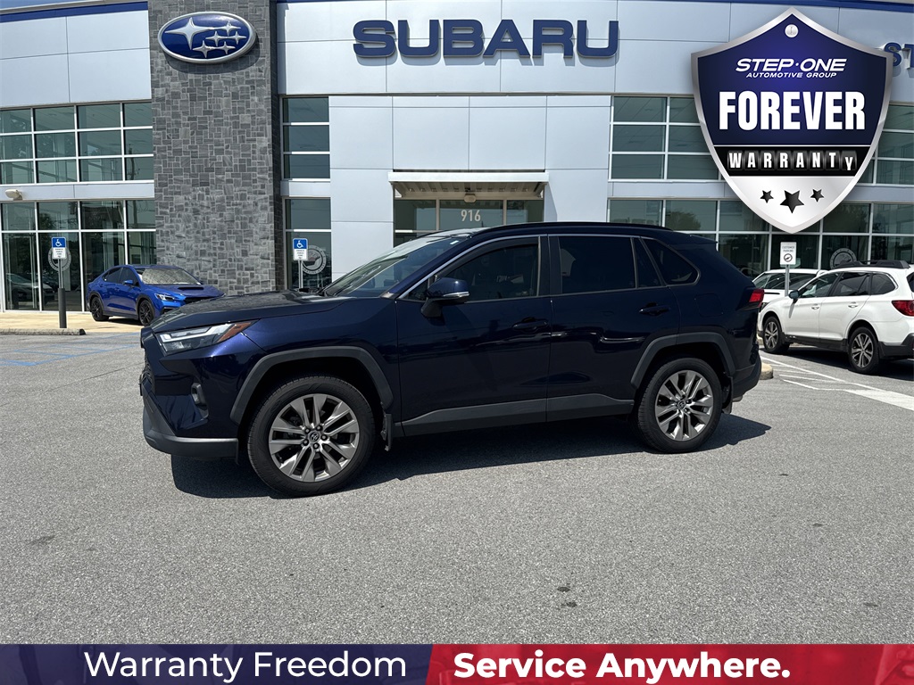 2022 Toyota RAV4 XLE Premium photo 3