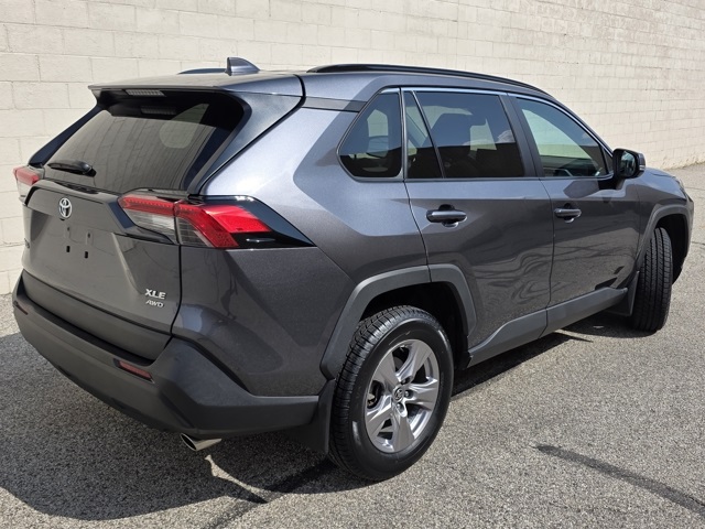 2022 Toyota RAV4 XLE photo 5