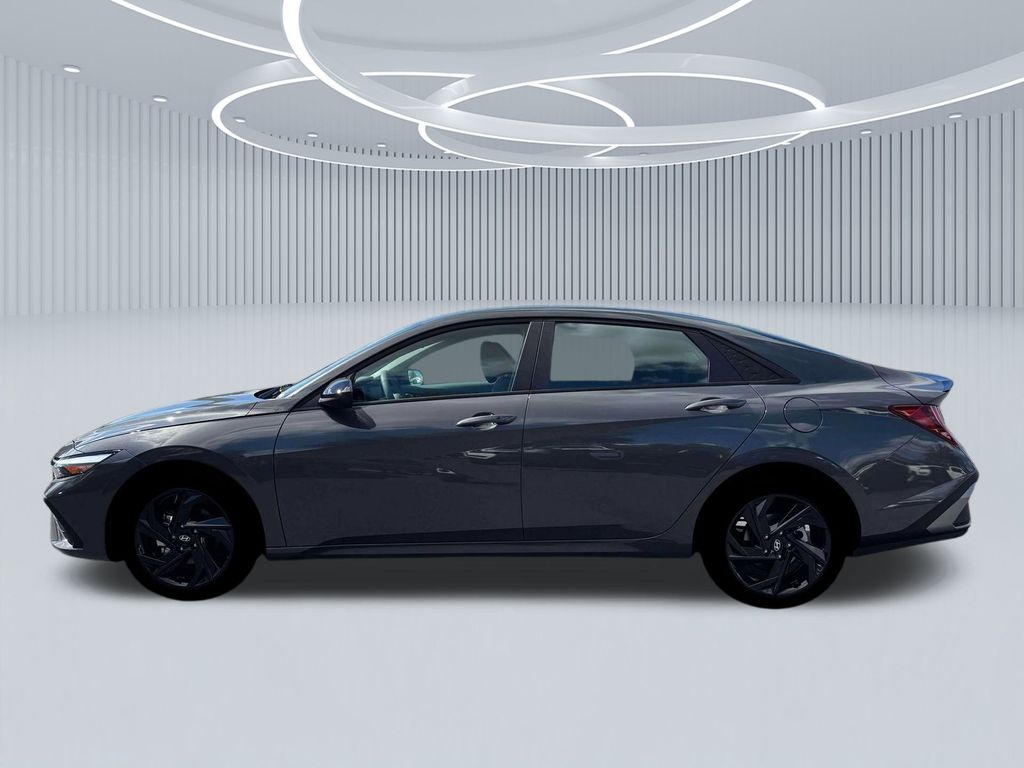 2026 Hyundai Elantra SEL Sport photo 3