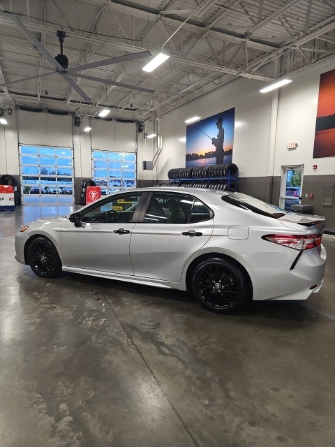 2020 Toyota Camry SE photo 9