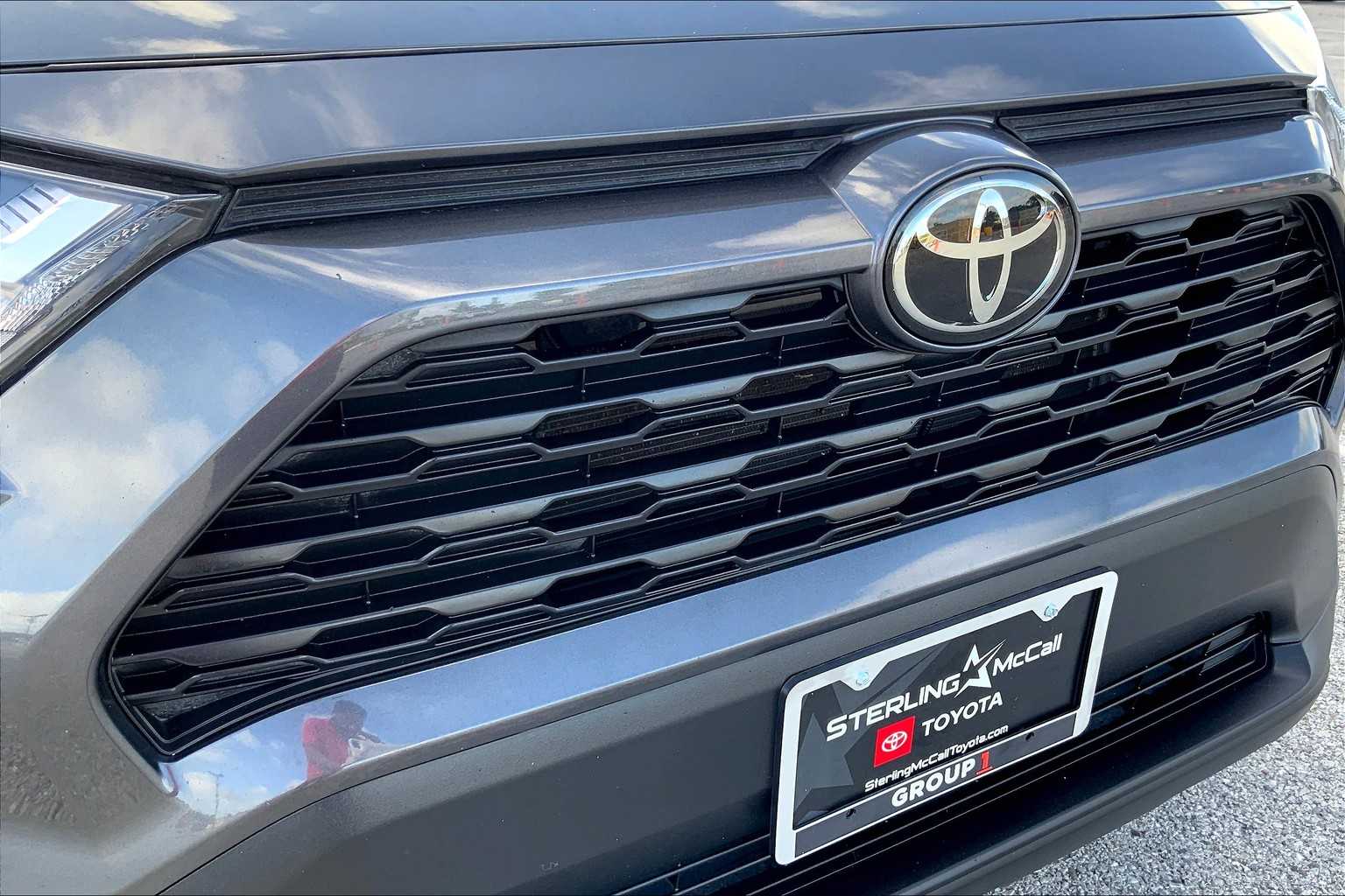 2023 Toyota RAV4 XLE photo 28