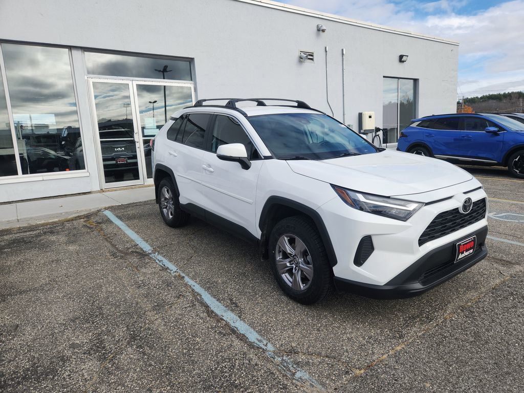 2023 Toyota RAV4 XLE's photo