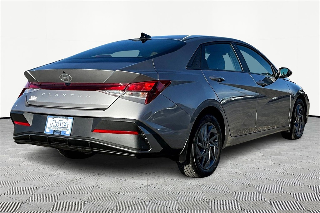 Used 2024 Hyundai Elantra SEL with VIN KMHLM4DG4RU702081 for sale in Kansas City