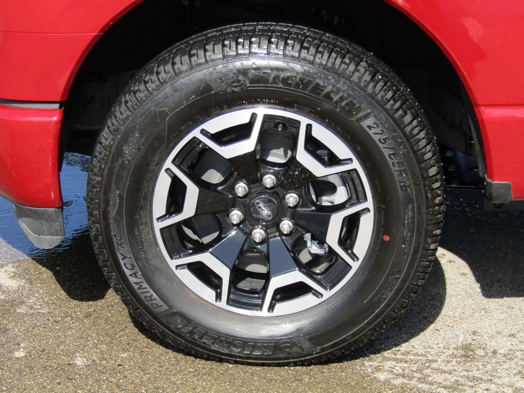 2023 Ford F-150 Lightning XLT photo 4