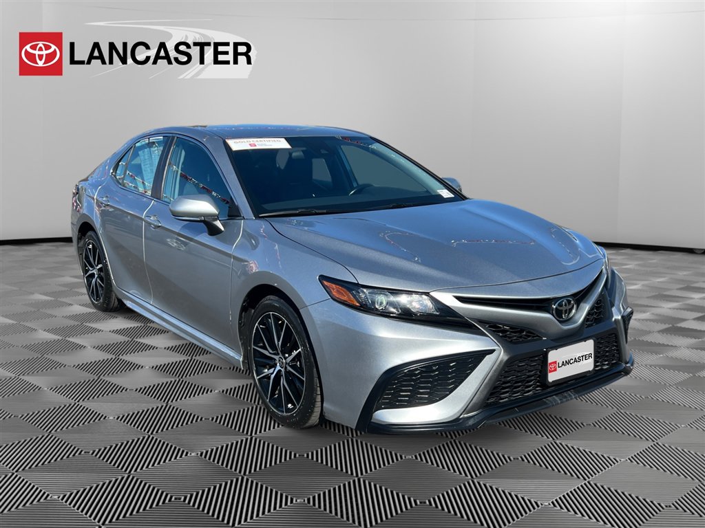 2023 Toyota Camry SE's photo