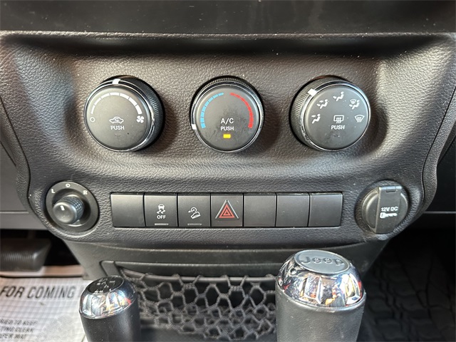 2015 Jeep Wrangler Unlimited Sport photo 18