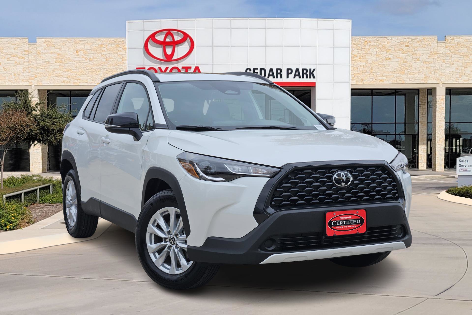 2025 Toyota Corolla Cross LE's photo