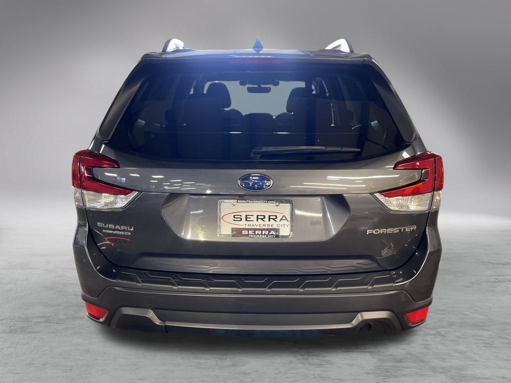 2020 Subaru Forester Premium photo 4