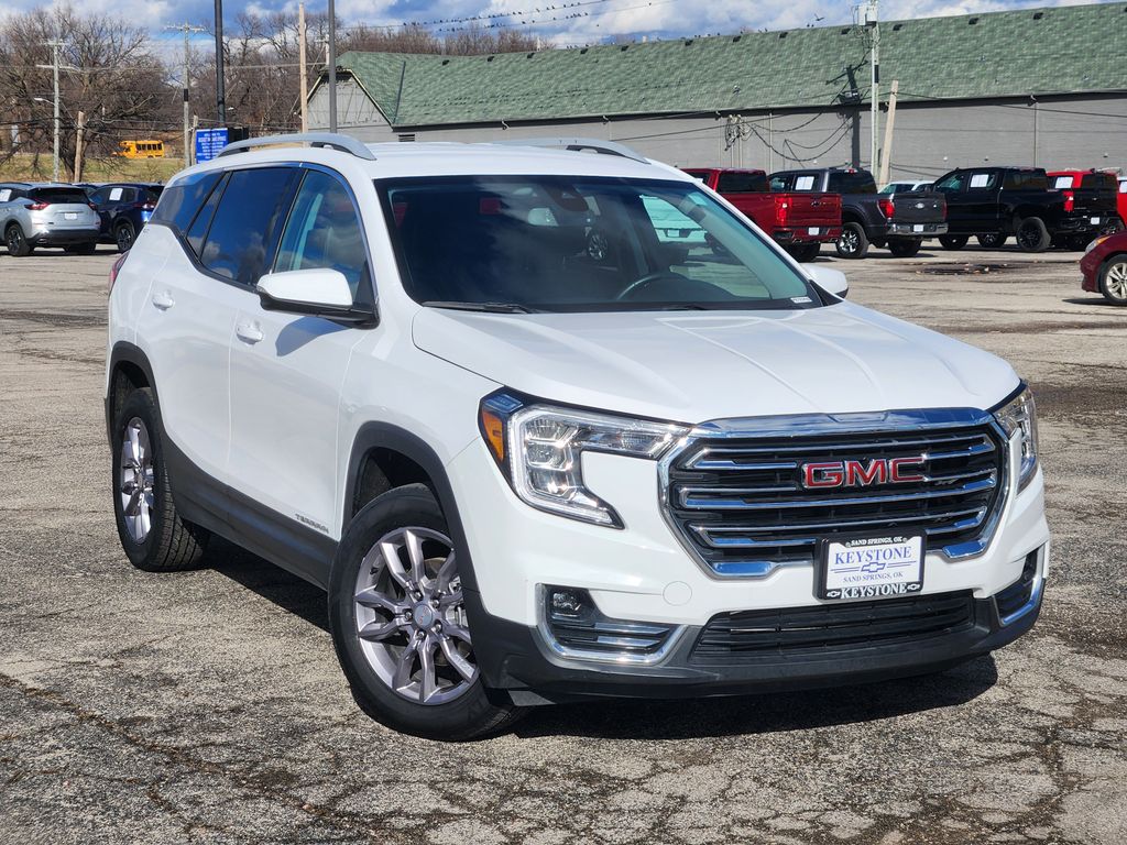 2024 GMC Terrain SLT's photo