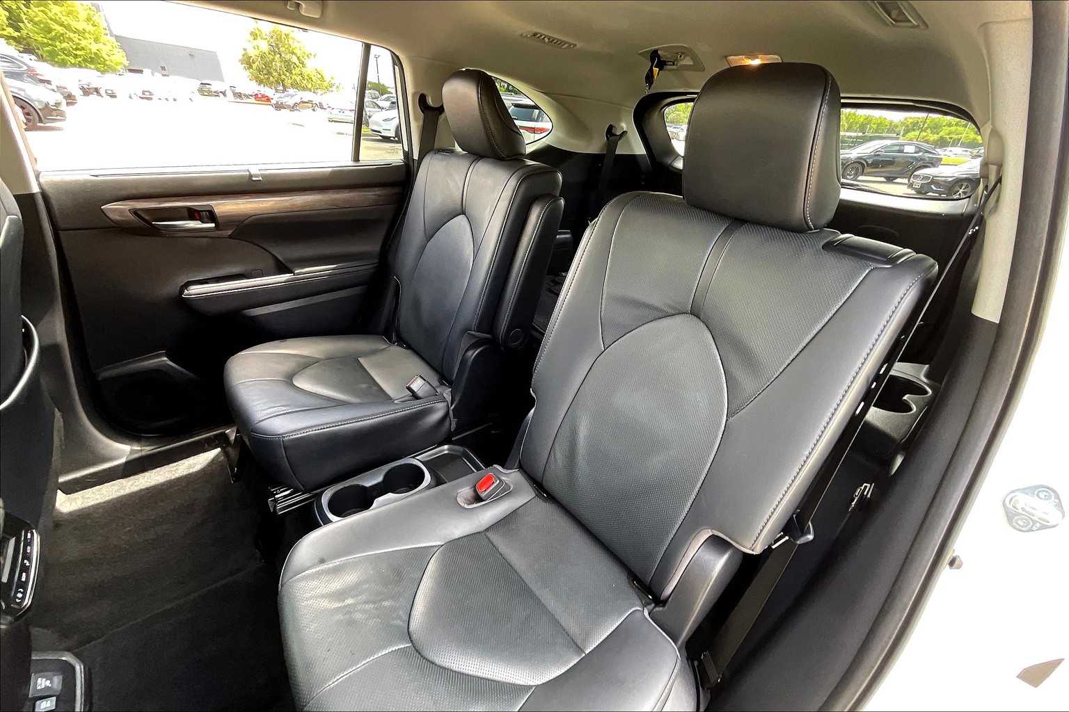 2021 Toyota Highlander Hybrid Limited photo 18