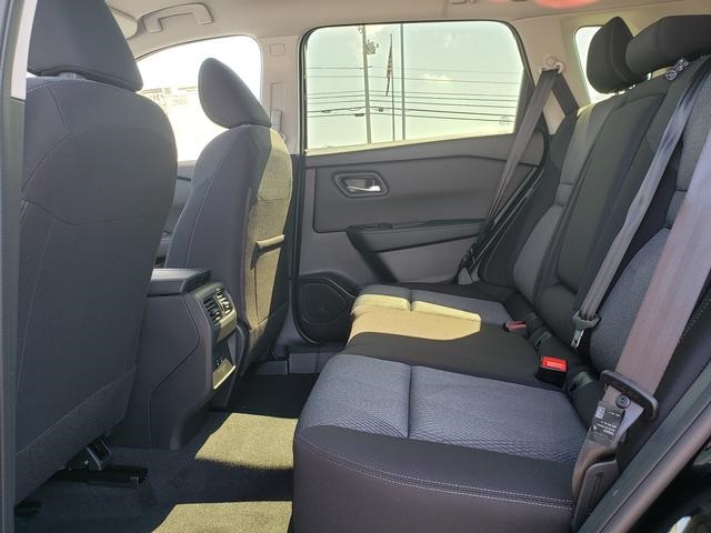 2025 Nissan Rogue SV photo 11