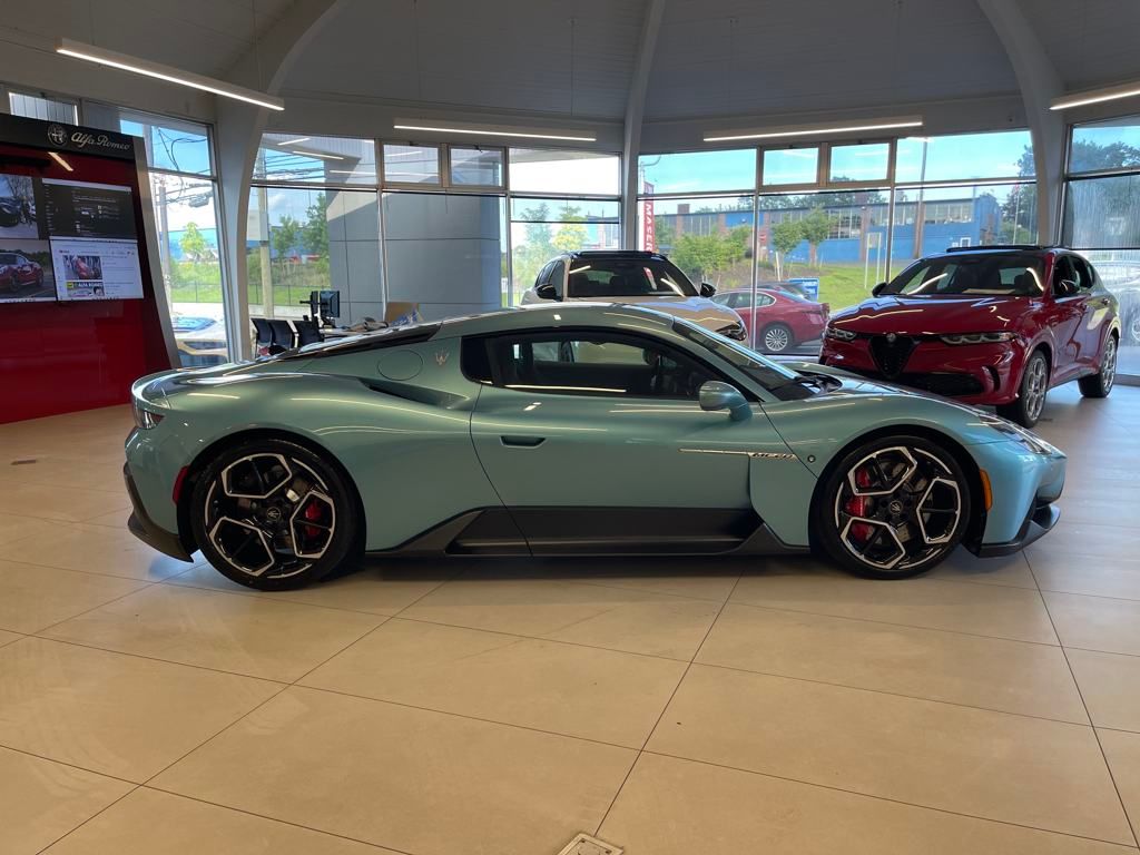 2023 Maserati MC20 Base photo 6