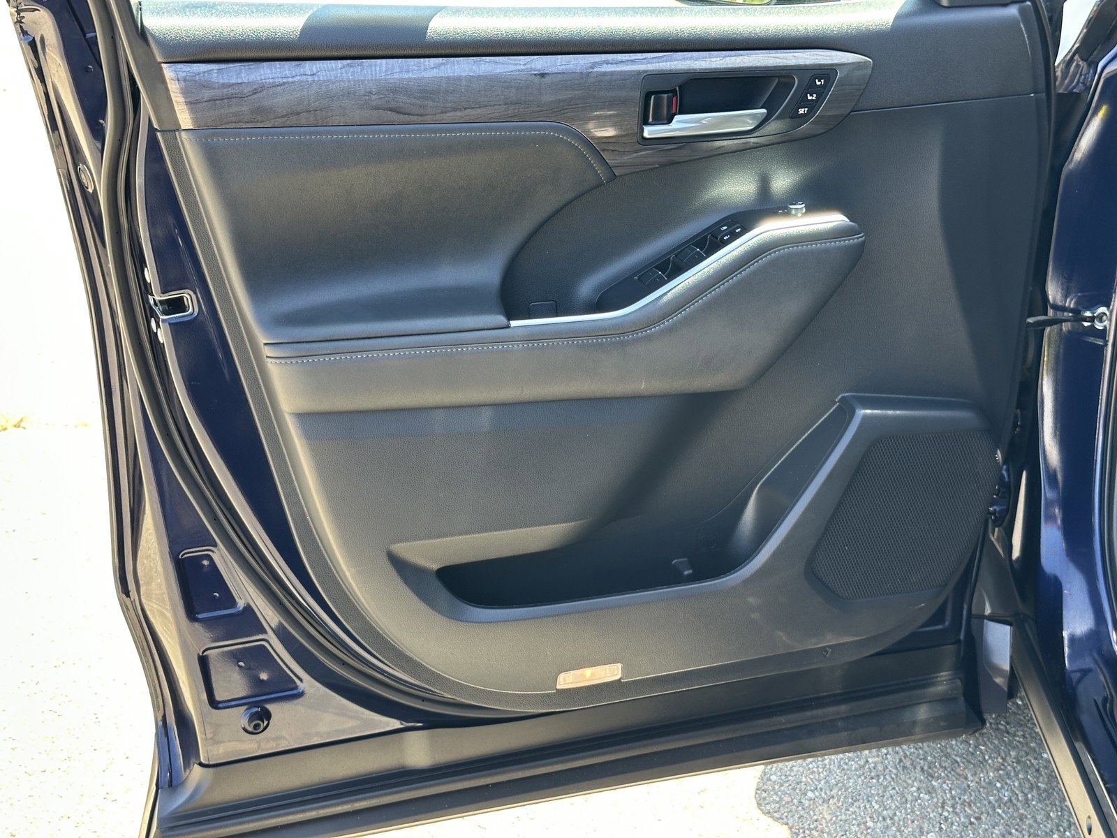 2023 Toyota Highlander Platinum photo 16