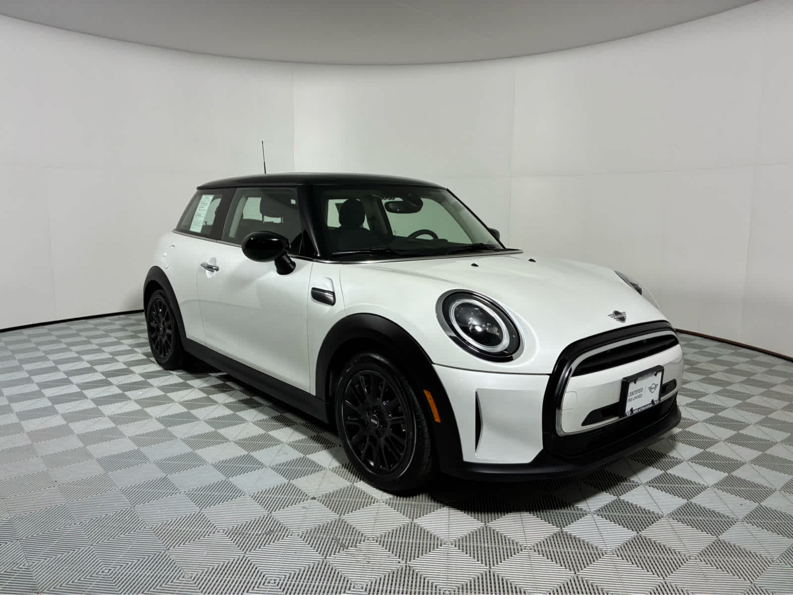 2023 MINI Hardtop Base's photo